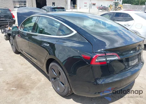 2018 Tesla Model 3 Long Range/Performance z USA, uszkodzony, nr VIN 5YJ3E1EBXJF118977